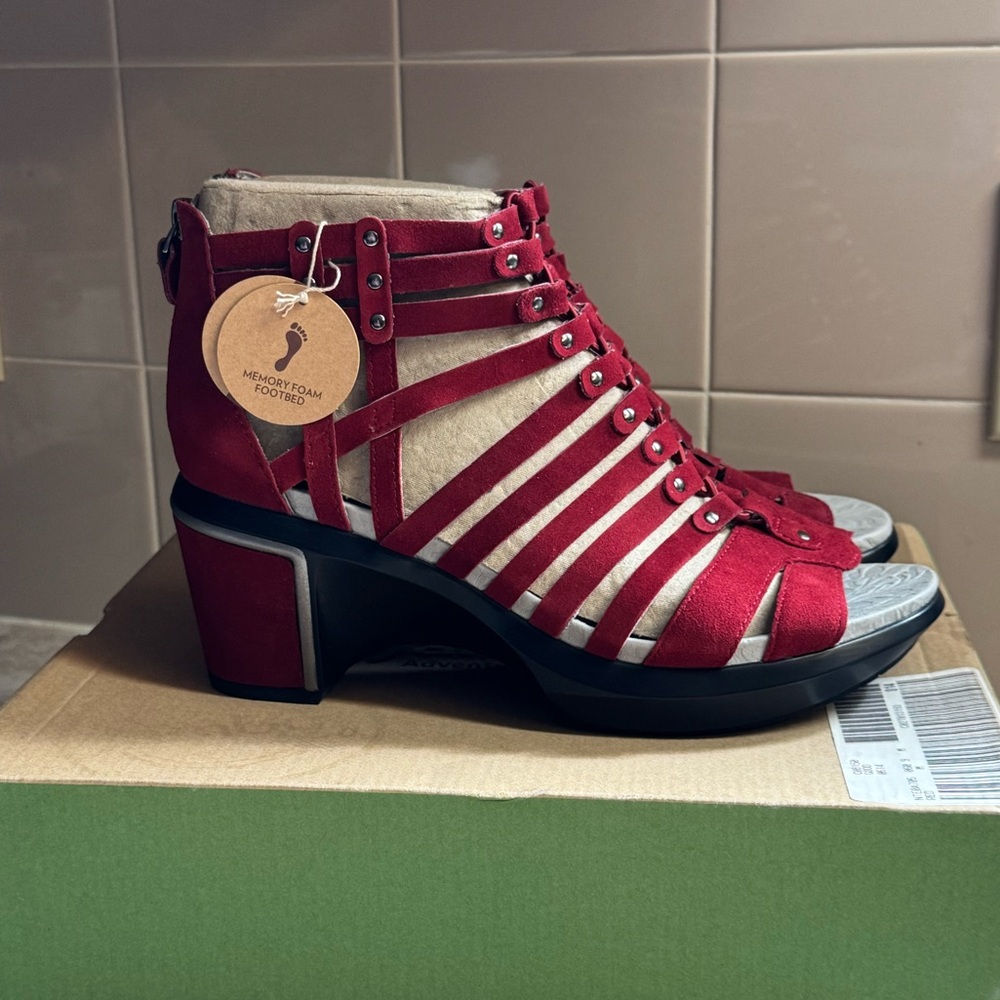 Jambu Women's Sugartoo Red Wedge Strappy Sandal 9M NEW IN BOX